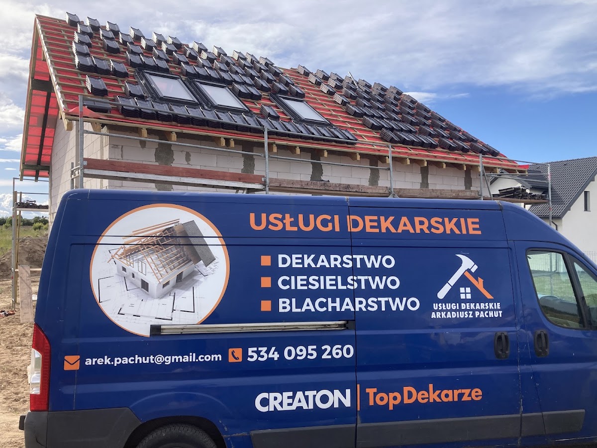 System rynnowy i obróbki blacharskie na okapie